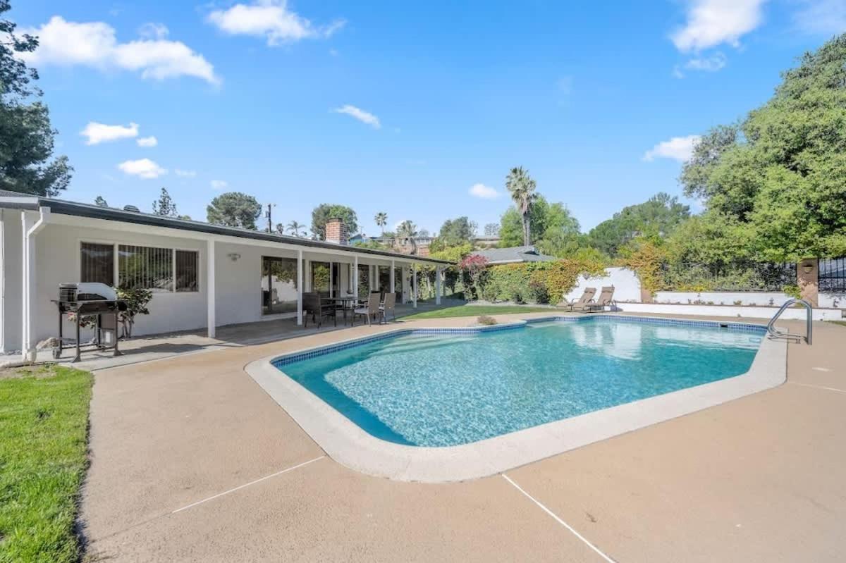 Wexford Hills Poolside Haven Backyard Bbq *