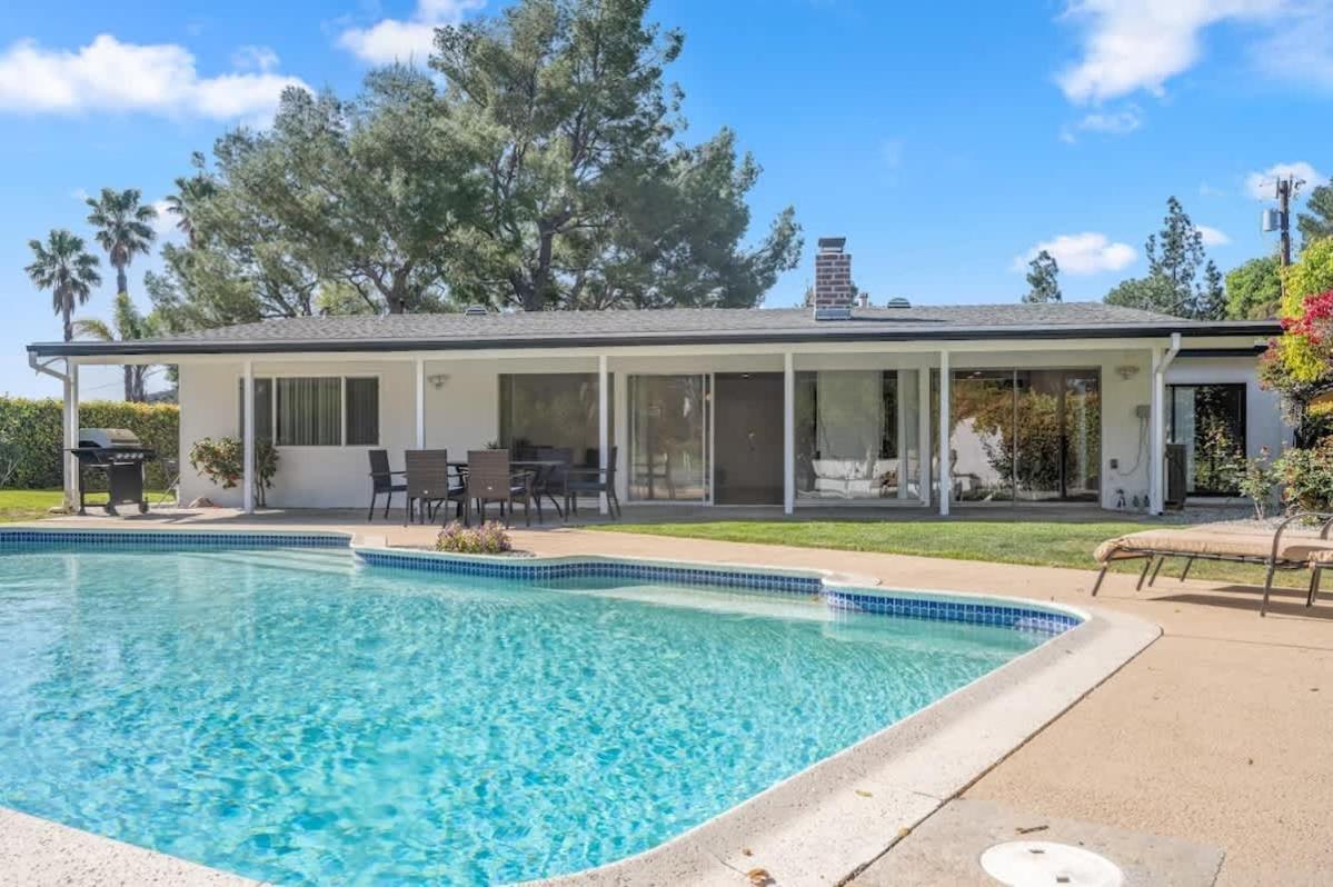 Wexford Hills Poolside Haven Backyard Bbq Holiday home *